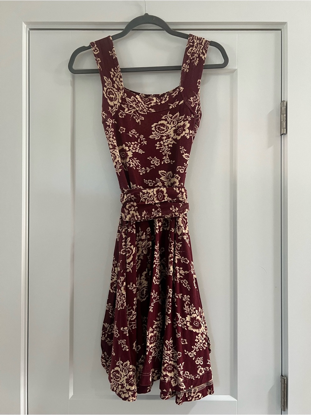 Sleeveless Burgundy Floral Midi Dress with Cream Print